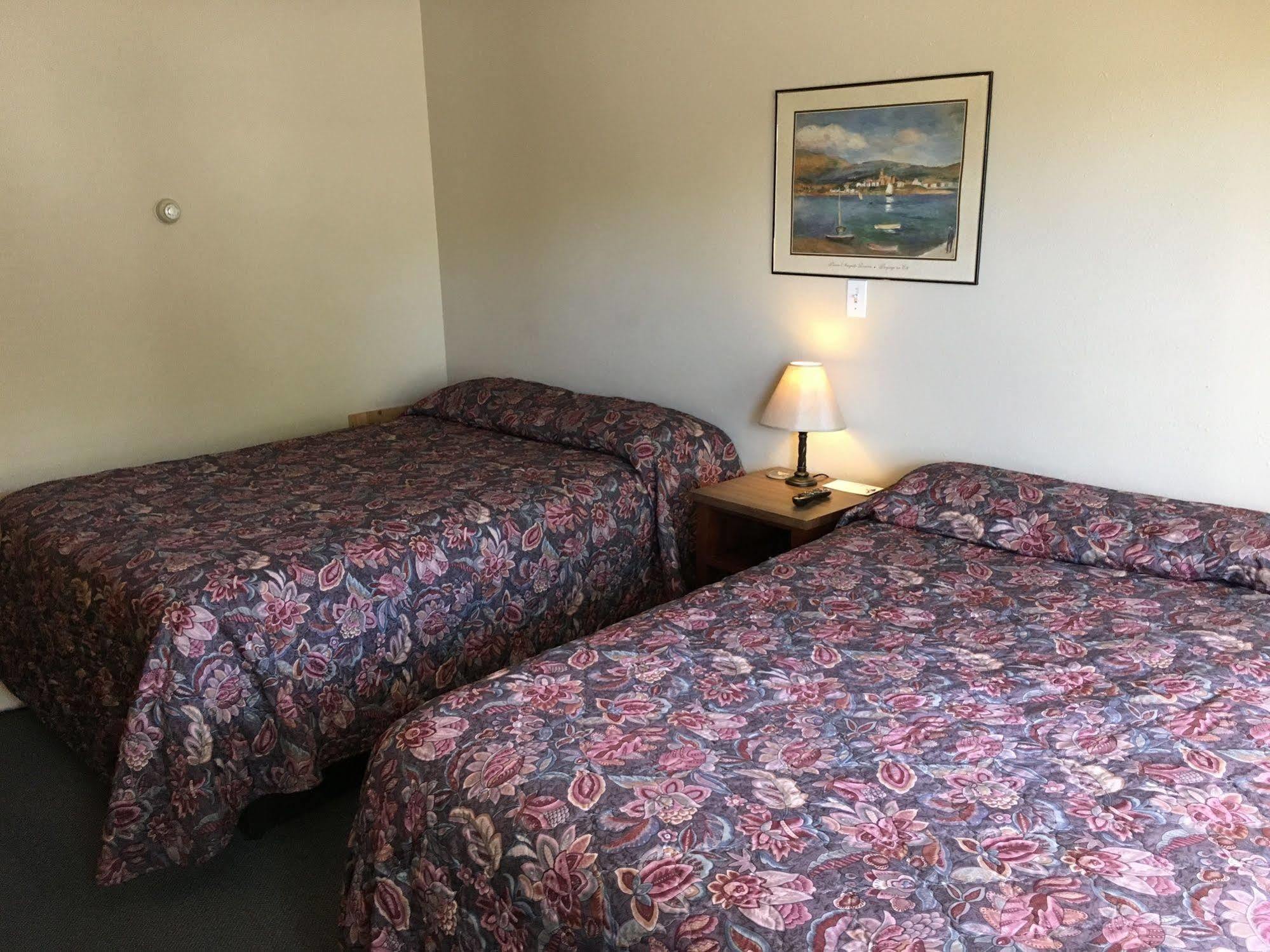Colonial Motel And Rv Park Mandan Extérieur photo