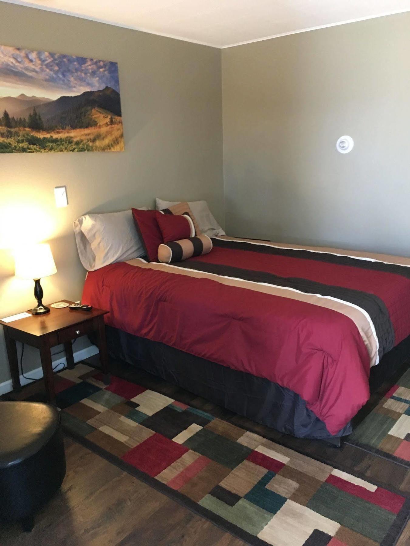 Colonial Motel And Rv Park Mandan Extérieur photo